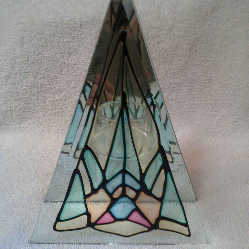 ✨SOLD✨STAINED GLASS LOOK MULTI-COLOR CANDLE HOLDER - Picture 4 of 8